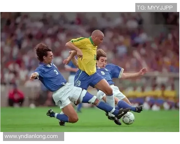 足球传奇对决最伟大的明星赛聚焦全球顶尖球员激情碰撞与精彩瞬间