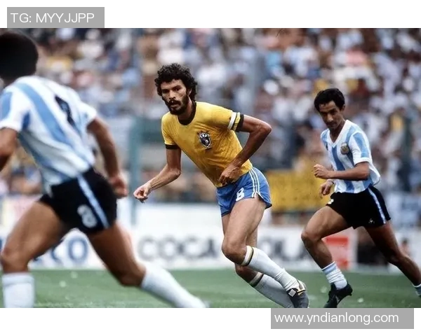 巴西足球传奇小罗的辉煌生涯与不朽足迹回顾