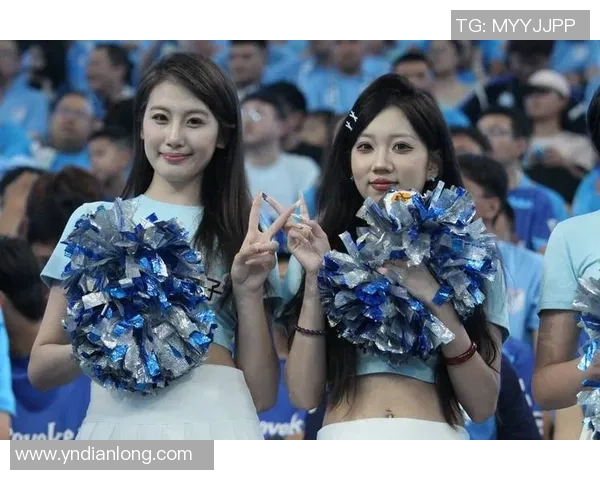 足球明星与美女球迷因争执爆发冲突现场目击者揭露真相